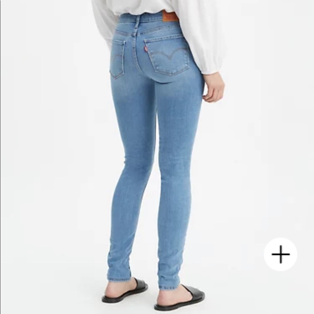 Levi’s 711 Light wash skinny jeans size 28